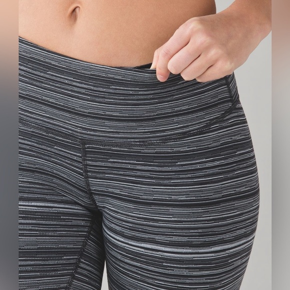 Lululemon women’s Wunder Under Pant 3 in Cyber Stripe Deep Coal Black Size 6 - Picture 3 of 8